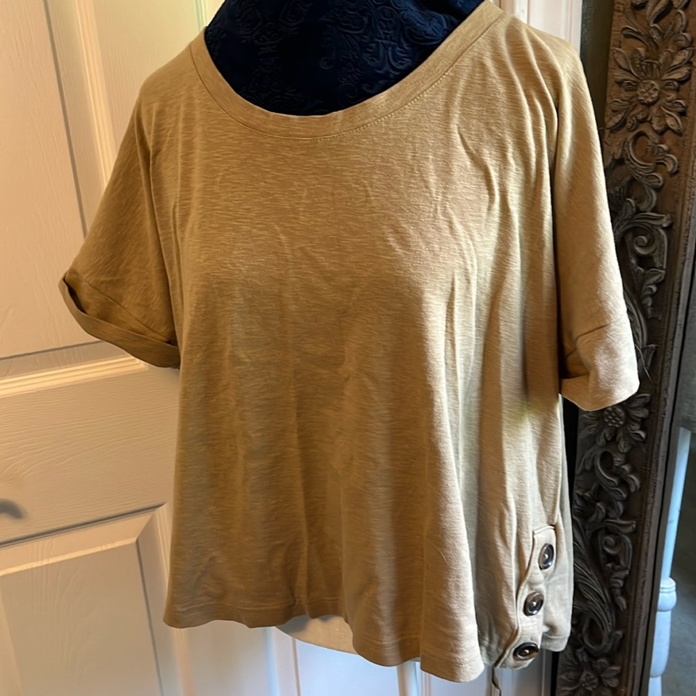 Banana Republic Factory knit top with buttons on one side of bottom. EUC. XXL.